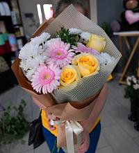 Букет цветов из:  Герберы, Розы и Хризантемы в Ходзь