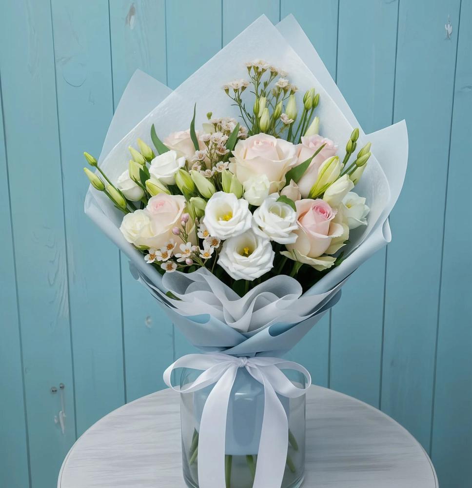 Букет цветов из: Розы и Лизиантусы в Ходзь