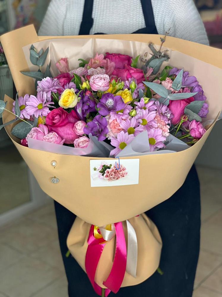 Букет цветов из: Хризантемы, Гвоздики и Альстромерии в Ходзь