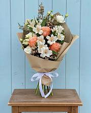 Букет цветов из:  Альстромерии, Лизиантусы, Розы и Хризантемы в Ходзь