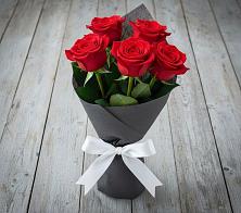 Букет 5 Красных роз Эдлесс Лав в Ходзь