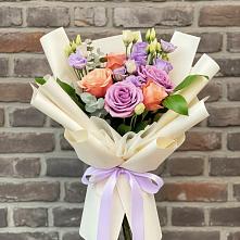 Букет цветов из:  Лизиантусы и Розы в Ходзь