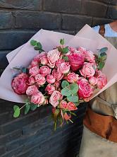 Букет розы в пальмах в Ходзь Букет цветов из: Розы в Ходзь