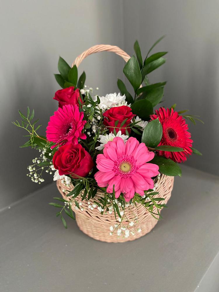 Цветочная композиция из Розы, Хризантемы и Герберы в корзине в Ходзь