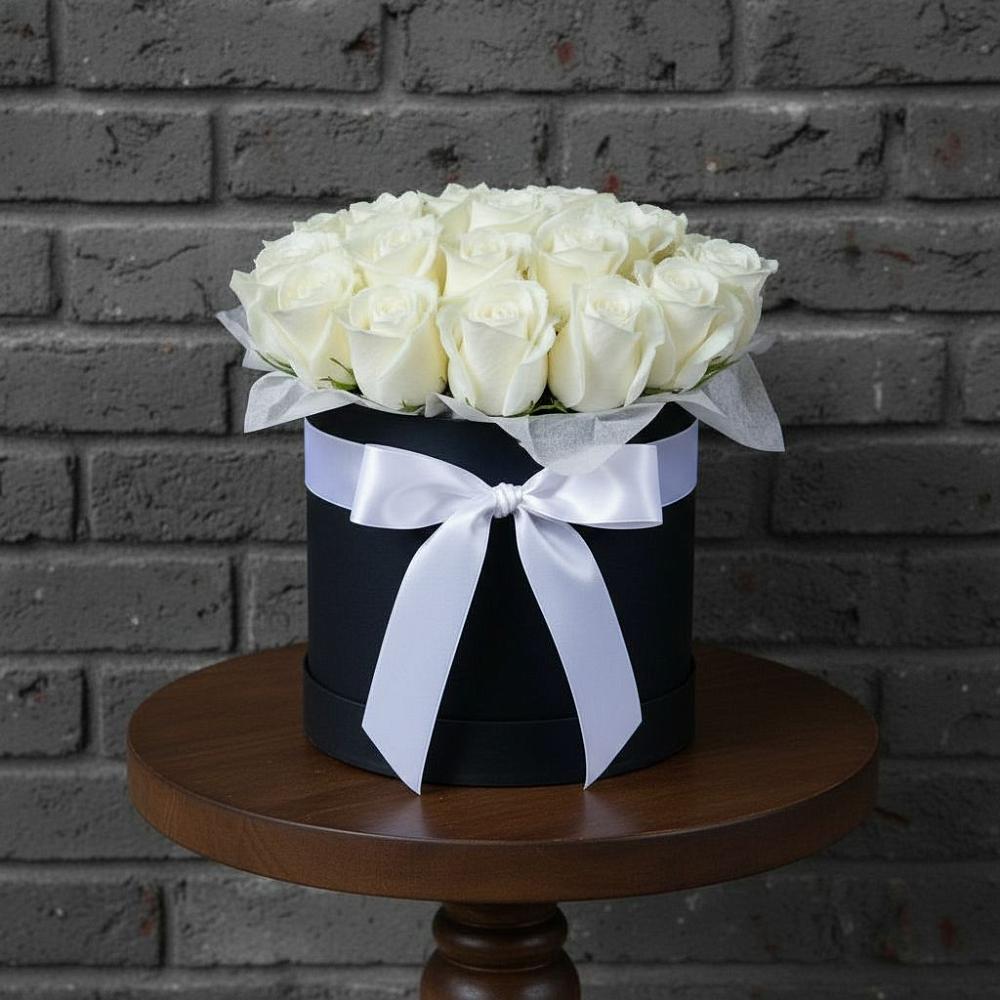 Цветочная композиция из Розы в шляпной коробке в Ходзь